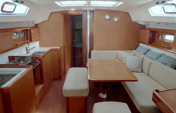 Beneteau Oceanis 43