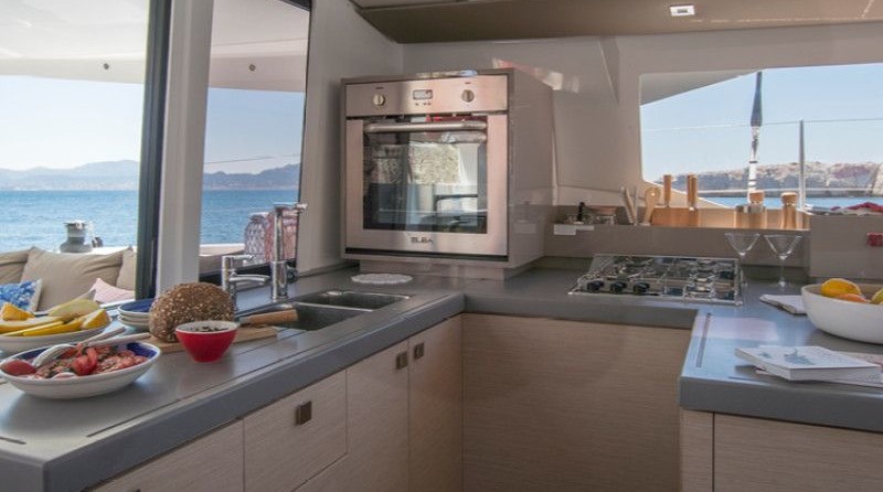 Fountaine Pajot Astréa 42