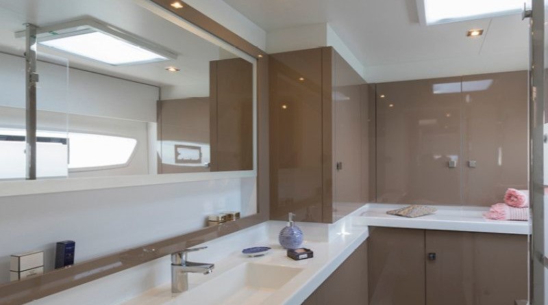 Fountaine Pajot Astréa 42