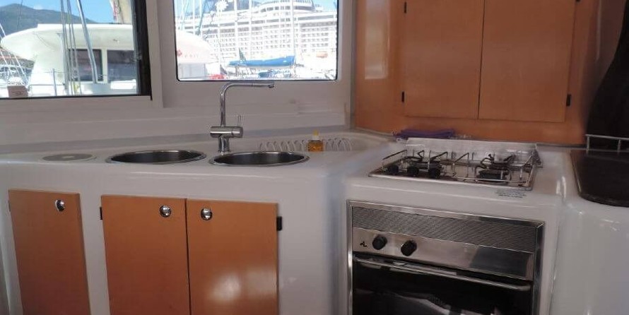 Fountaine Pajot Lavezzi 40