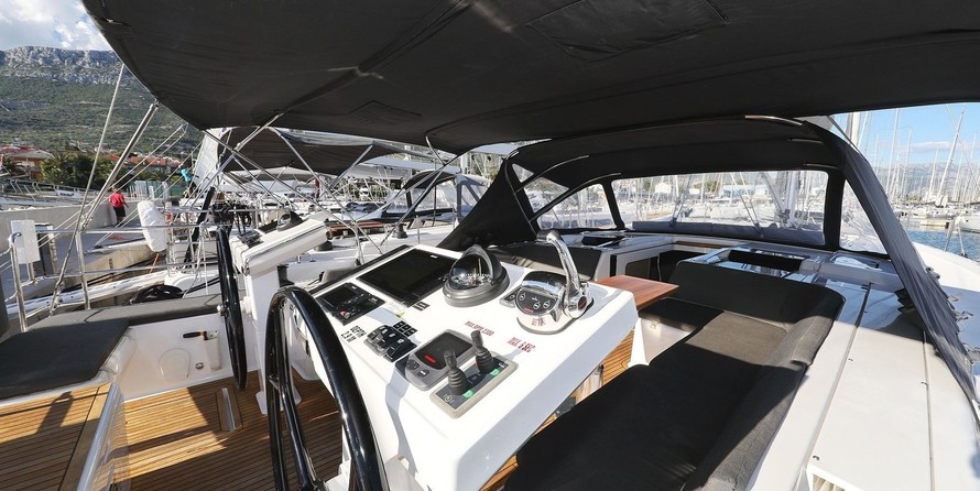 Hanse 548