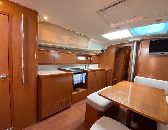 Beneteau Oceanis 43