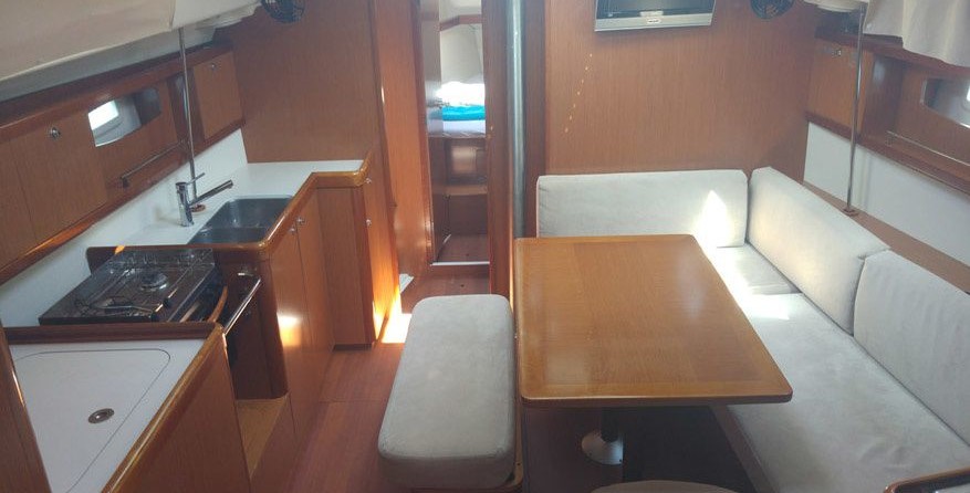 Beneteau Oceanis 43