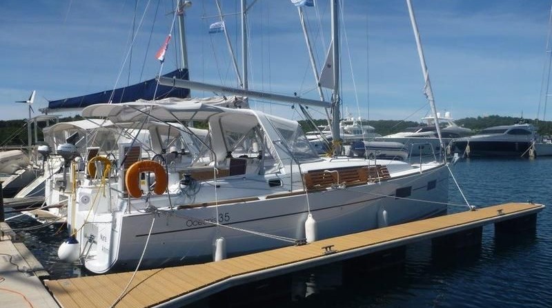 Beneteau Oceanis 35