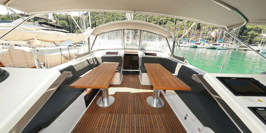 Hanse 548