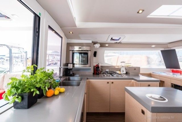 Fountaine Pajot Saona 47