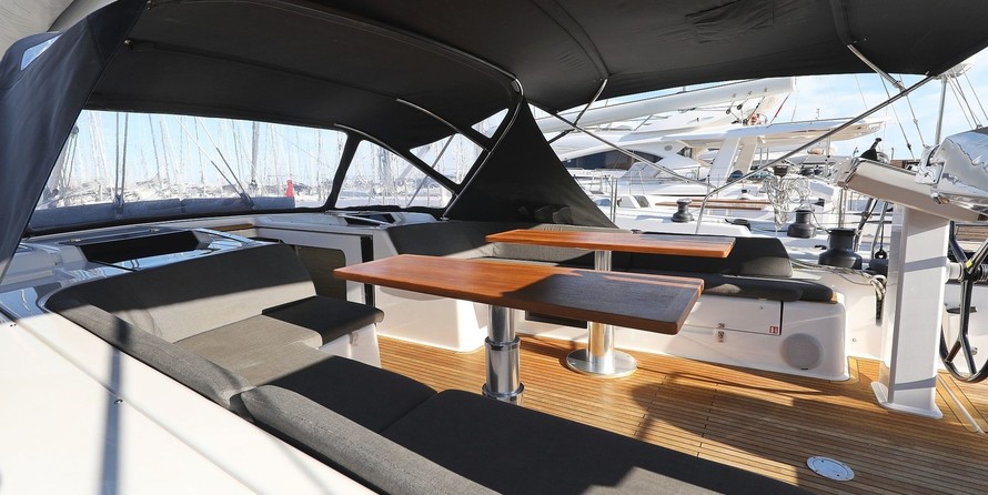 Hanse 548