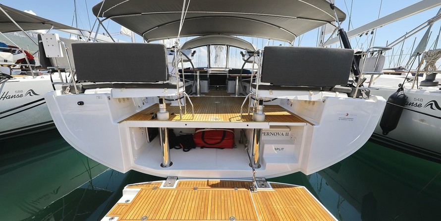 Hanse 548