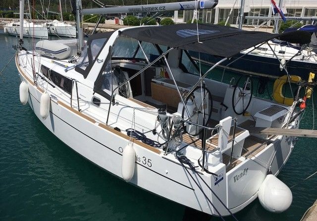 Beneteau Oceanis 35