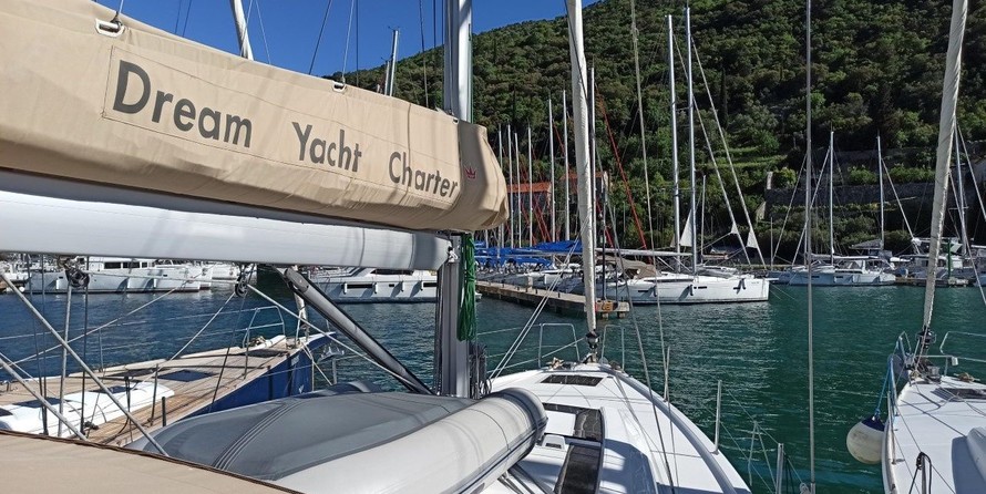 Beneteau Oceanis 51.1