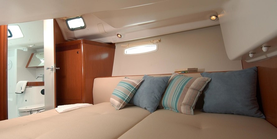 Beneteau Oceanis 43