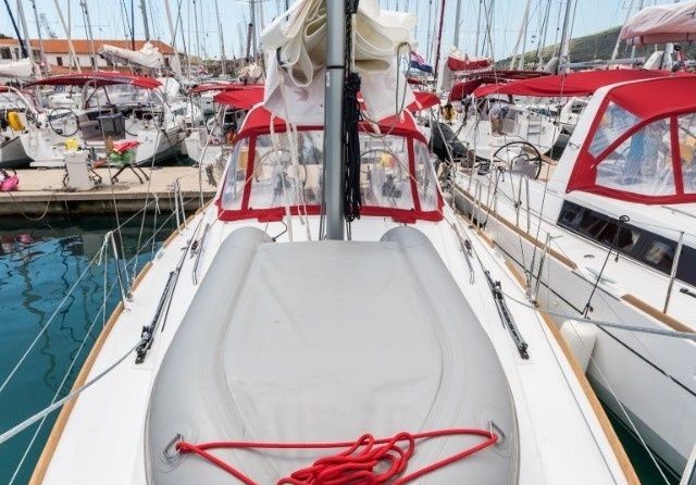 Beneteau Oceanis 35