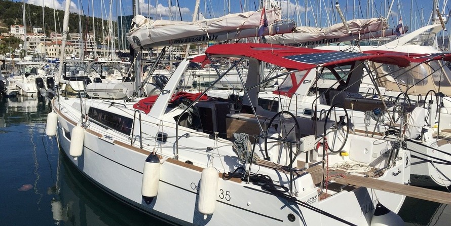 Beneteau Oceanis 35