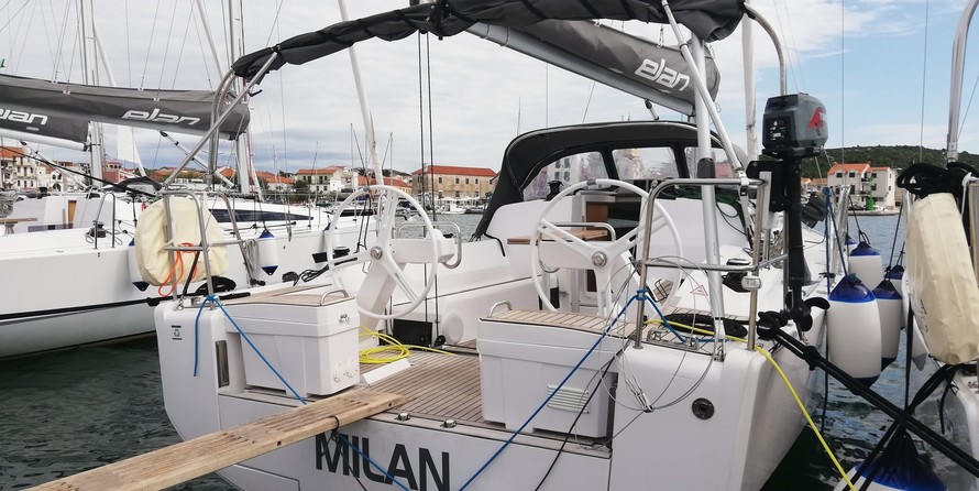 Elan E4