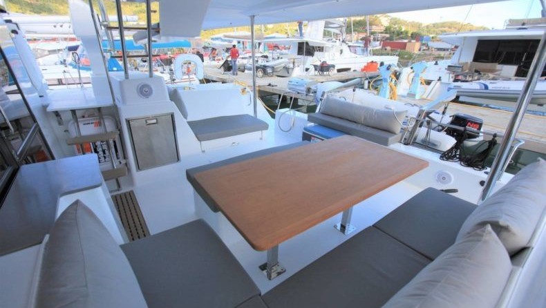 Fountaine Pajot Helia 44