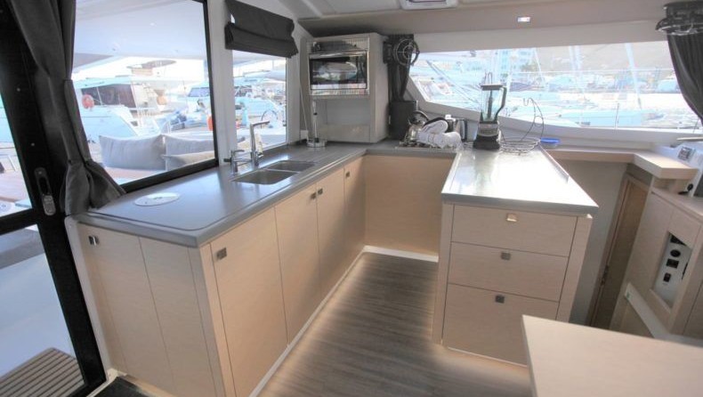 Fountaine Pajot Helia 44