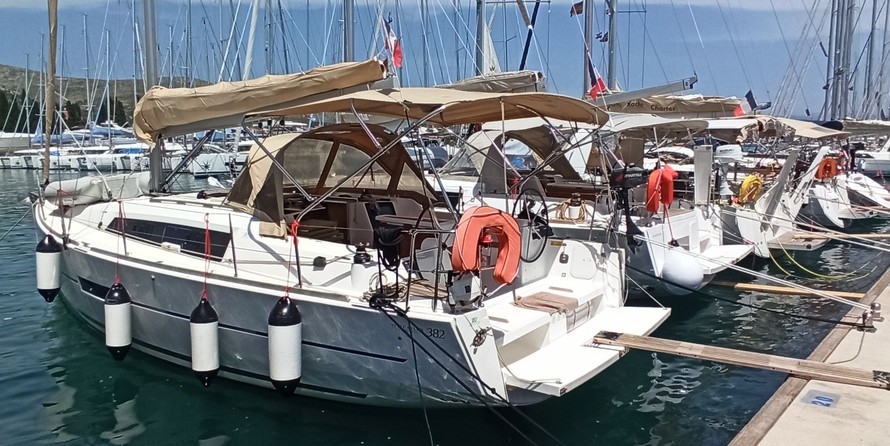 Dufour 382