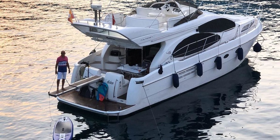 Azimut 46