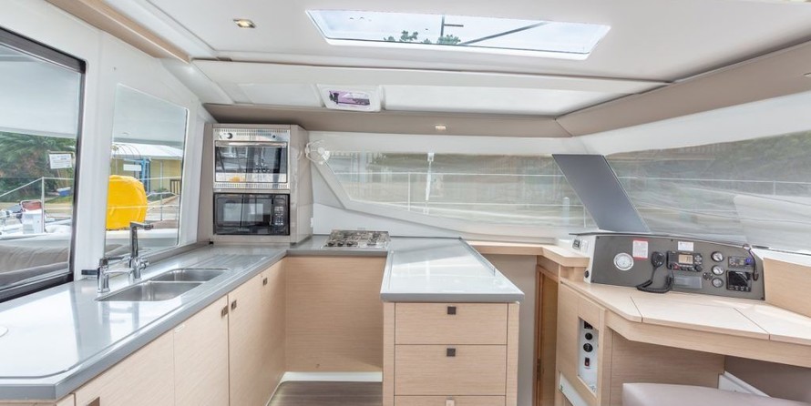 Fountaine Pajot Helia 44