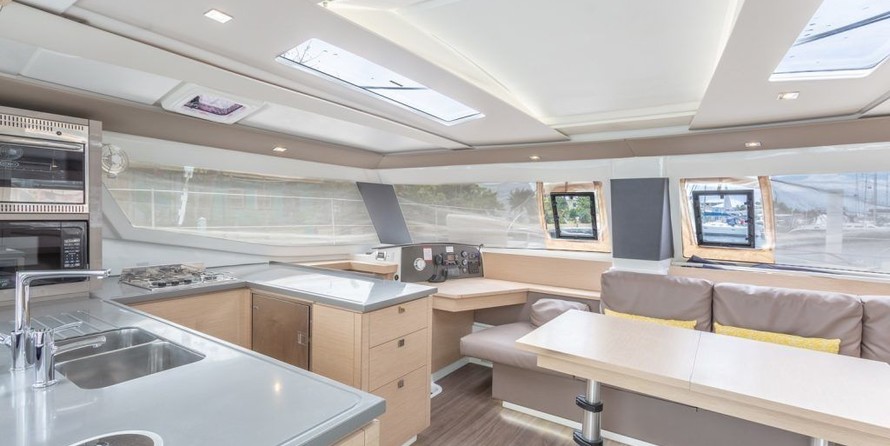 Fountaine Pajot Helia 44