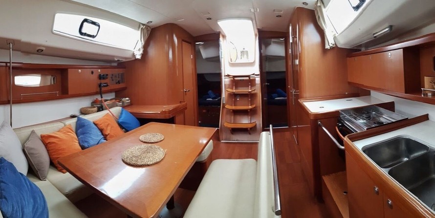 Beneteau Oceanis 43