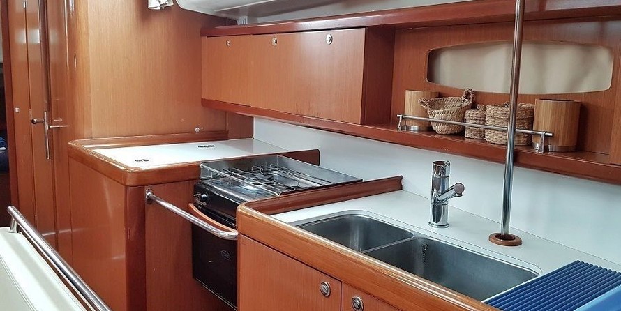 Beneteau Oceanis 43