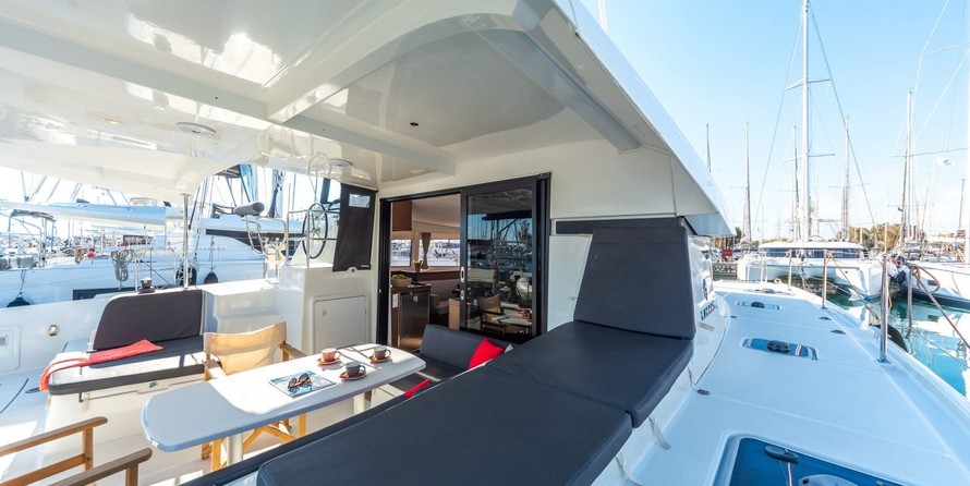 Lagoon 42