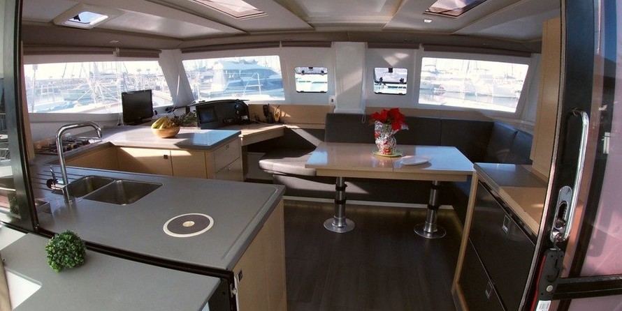Fountaine Pajot Helia 44