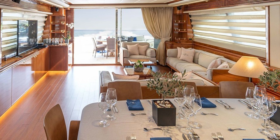Ferretti 880
