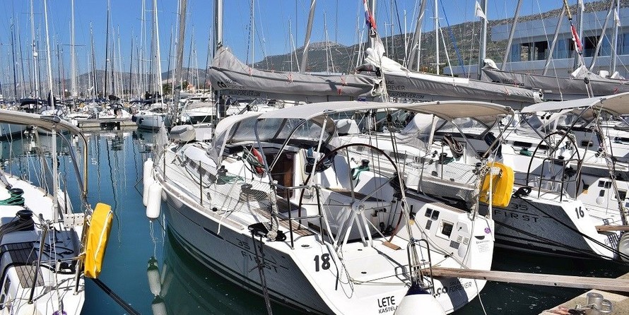 Beneteau First 35