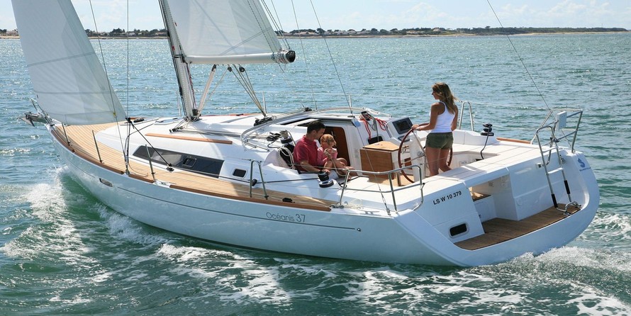Beneteau Oceanis 37