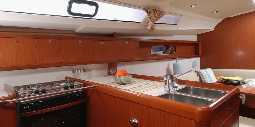 Beneteau Oceanis 37