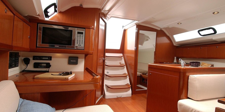 Beneteau Oceanis 37