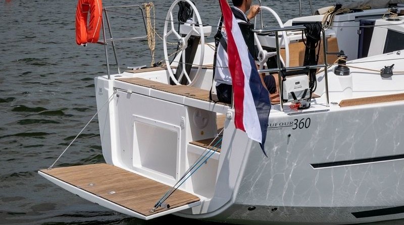 Dufour 360