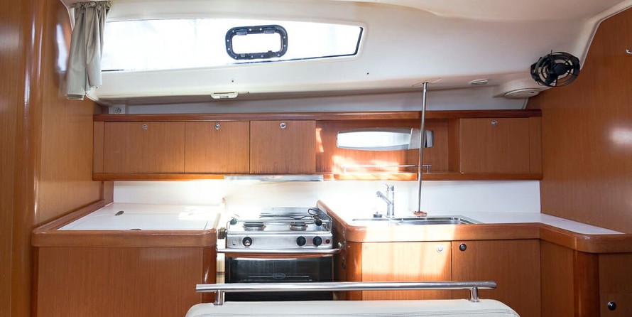 Beneteau Oceanis 43