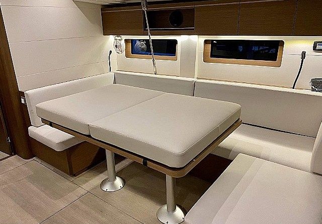 Beneteau Oceanis 51.1