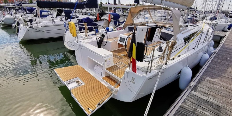 Dufour 390