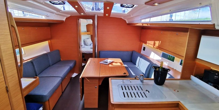 Dufour 390