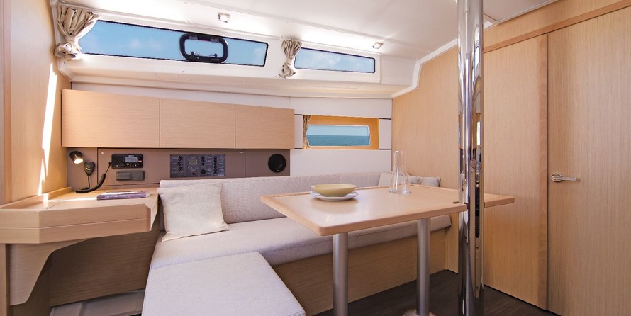 Beneteau Oceanis 38