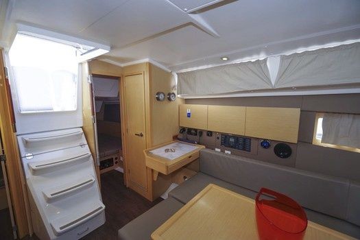 Beneteau Oceanis 38