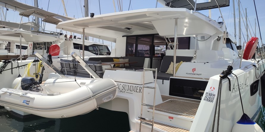 Fountaine Pajot Astréa 42