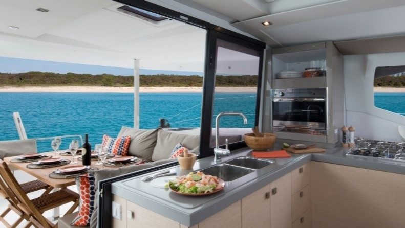 Fountaine Pajot Lucia 40