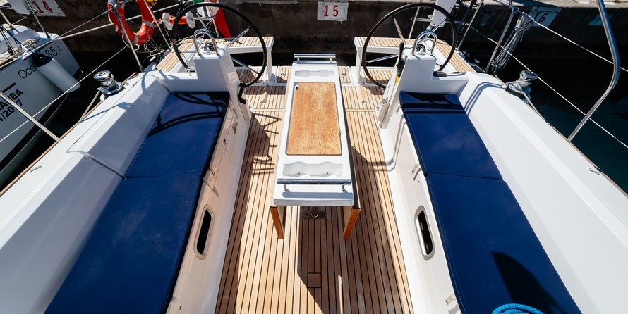 Beneteau Oceanis 38
