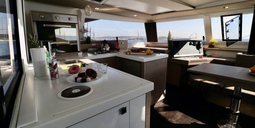 Fountaine Pajot Astréa 42