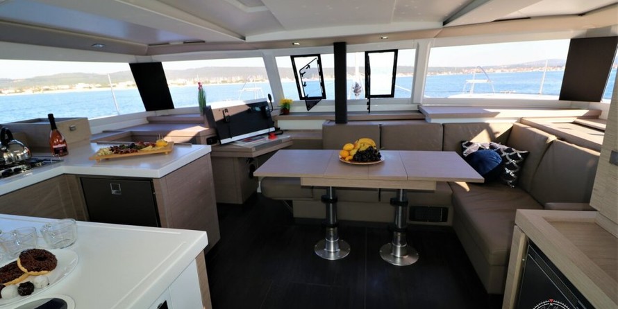 Fountaine Pajot Astréa 42