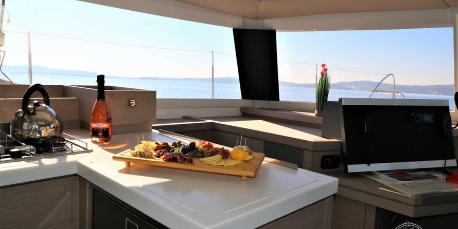 Fountaine Pajot Astréa 42