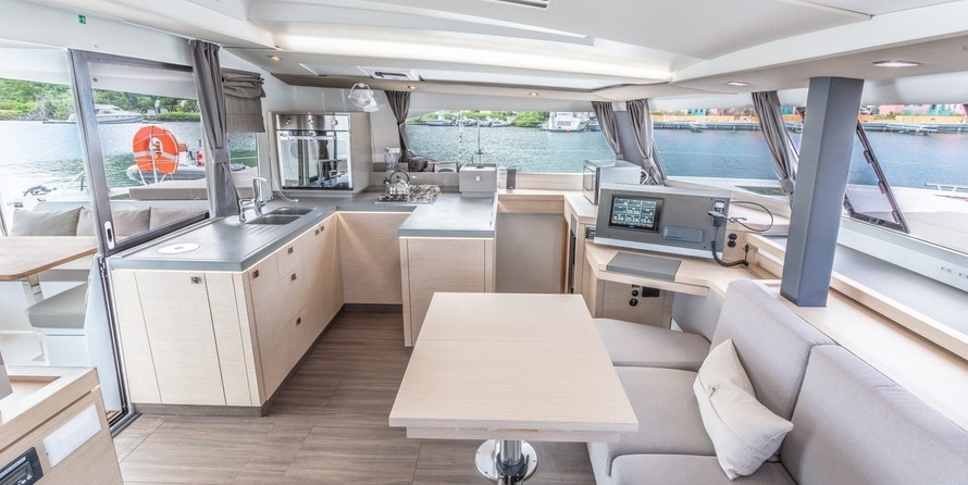 Fountaine Pajot Astréa 42