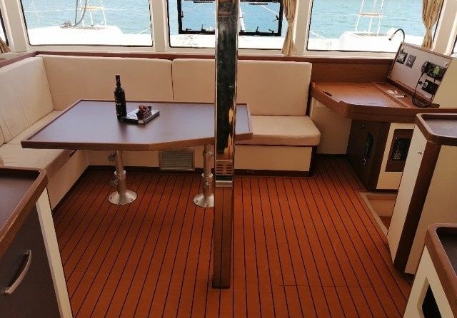 Lagoon 42