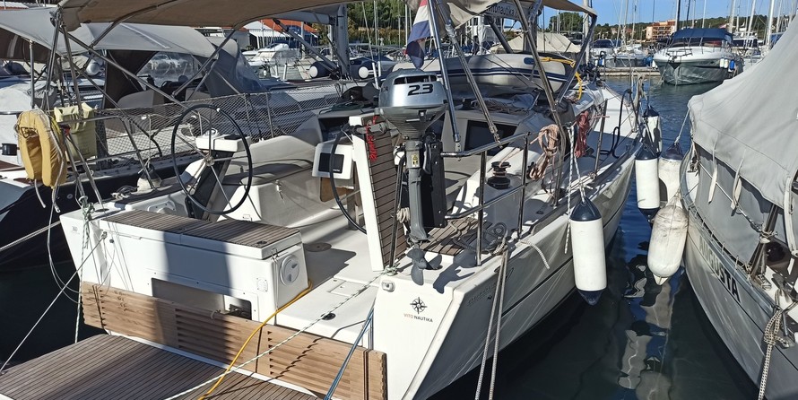 Dufour 360