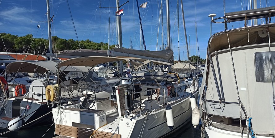 Dufour 360